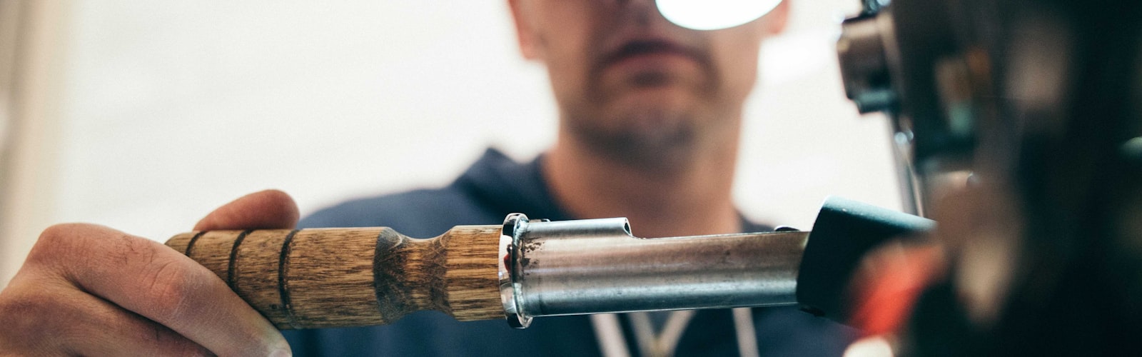 Ilustrasi teknologi digital dan koneksi jaringan global yang cepat dan stabil