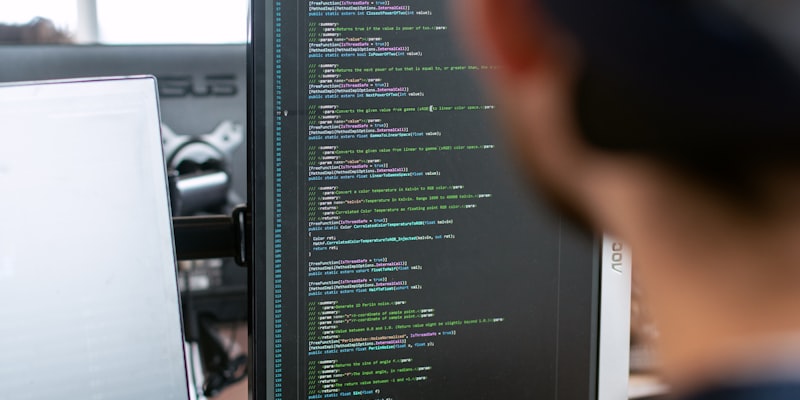 Ilustrasi teknisi sedang memeriksa dan memelihara infrastruktur jaringan server