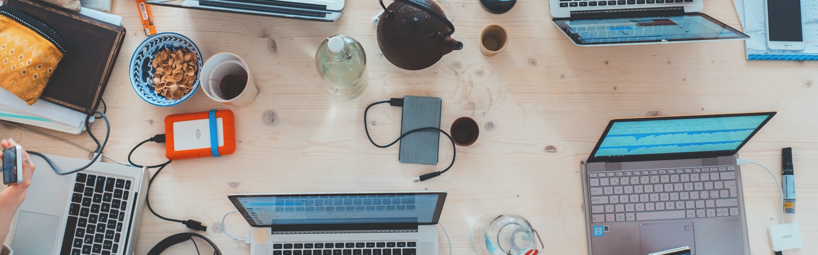 Konsep kerja tim dan kolaborasi online di era digital